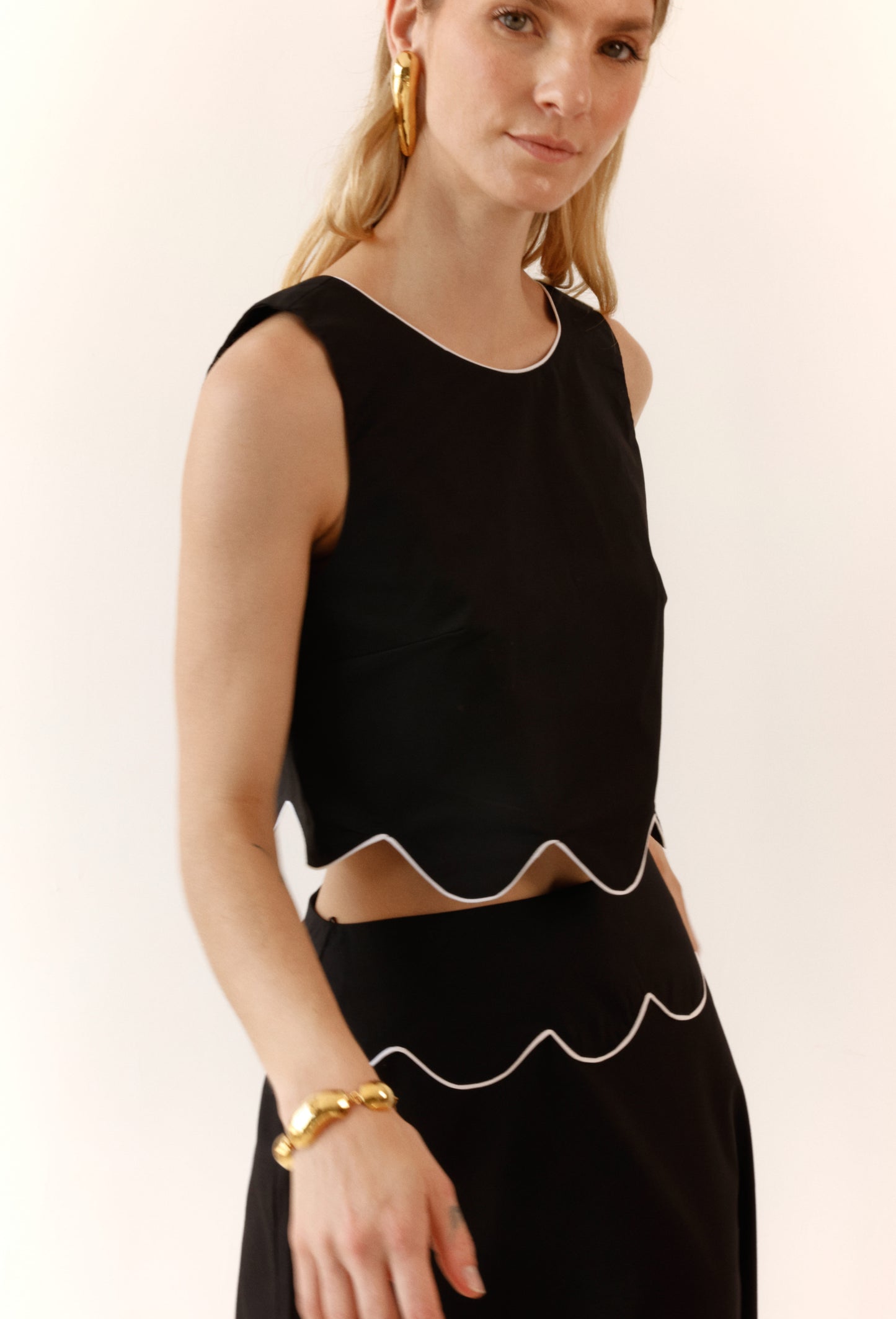 BLUSA ALMENDRA NEGRO