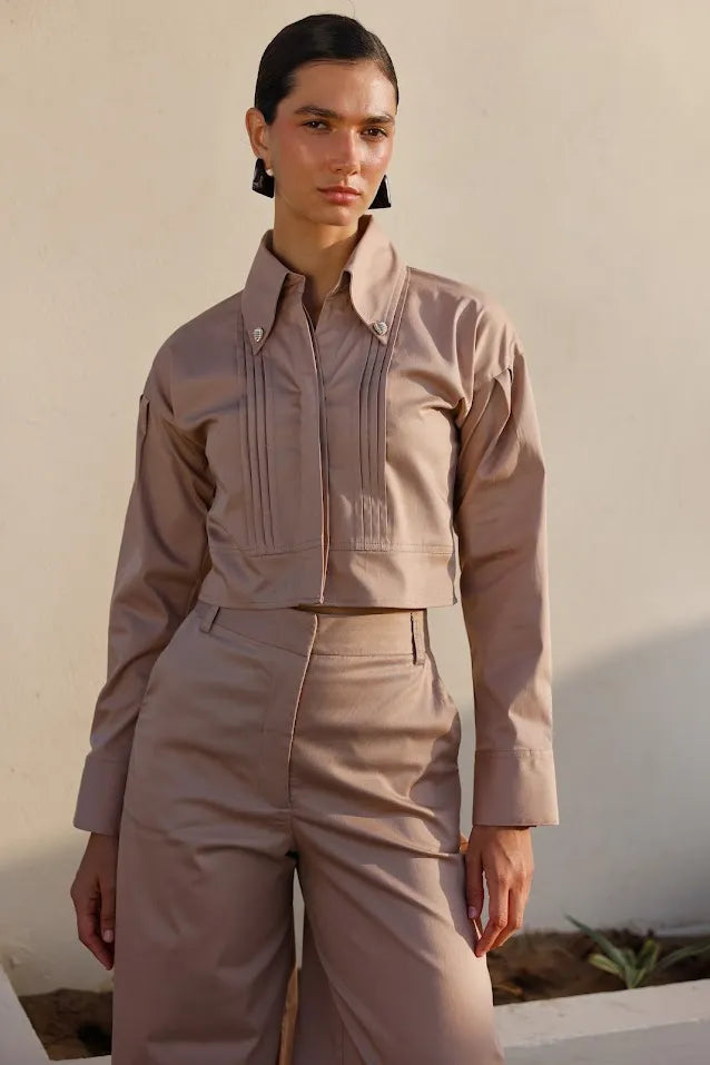 pantalón-camel-dril-satín-mujer-elegante
