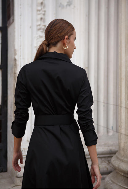 vestido-negro -popelina -mujer elegante