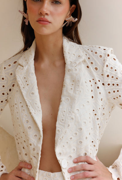 blazer-blanco-algodón-mujer-elegante