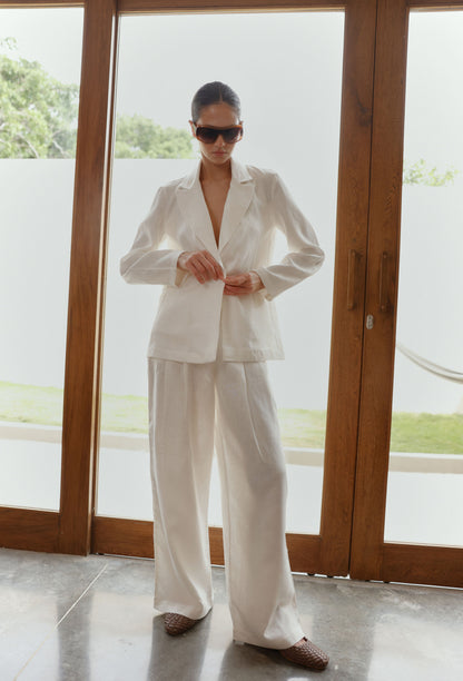blazer-blanco-lino-elegante-mujer