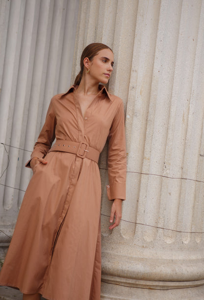 vestido -camel- popelina -mujer elegante