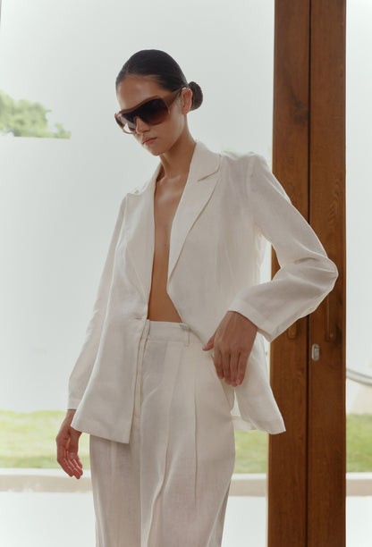 blazer-blanco-lino-elegante-mujer