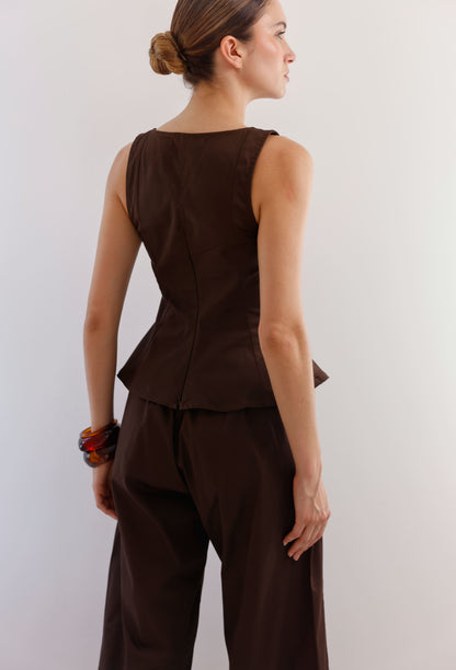 blusa-cafe-satin-mujer-elegante-sin-mangas